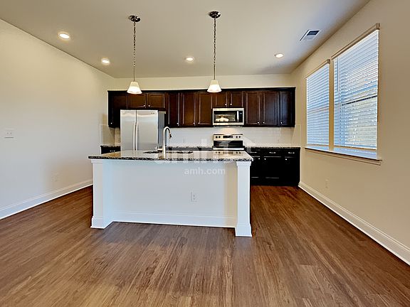 3rd image of 132 Hamilton Park Dr