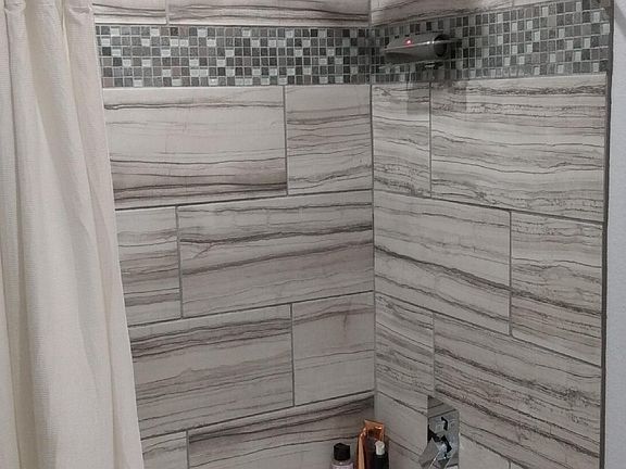 4th image of 400 Lakeview Blvd #B