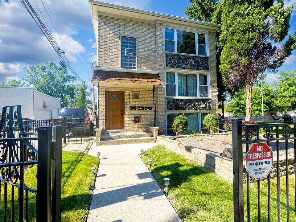 1st image of 4114 W Byron St Unit 1