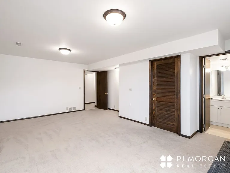 1312 S 118th St — Photo 11