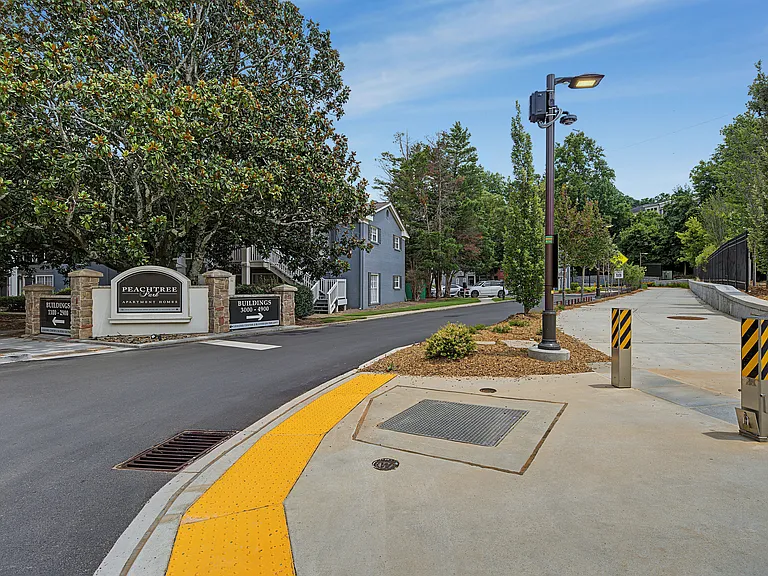 esidents enjoy immediate access to nearly 11 miles of completed Beltline trails