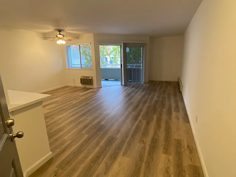 Deer Park Apartments - 95-99 Professional Center Pkwy — Photo 17