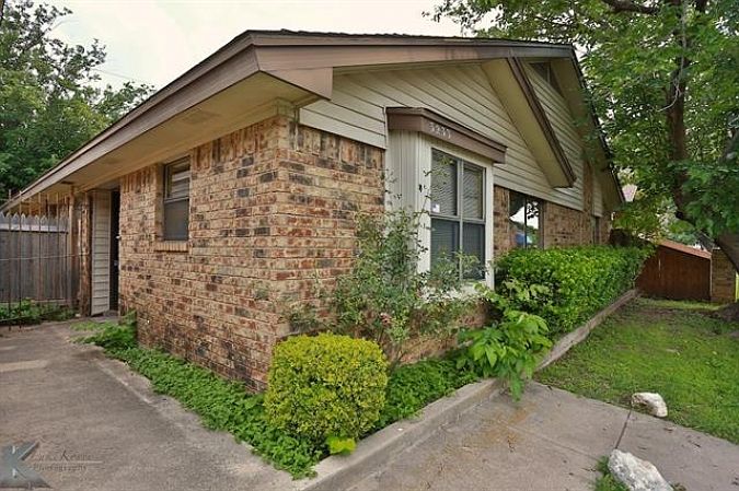 1st image of 3233 Chimney Cir