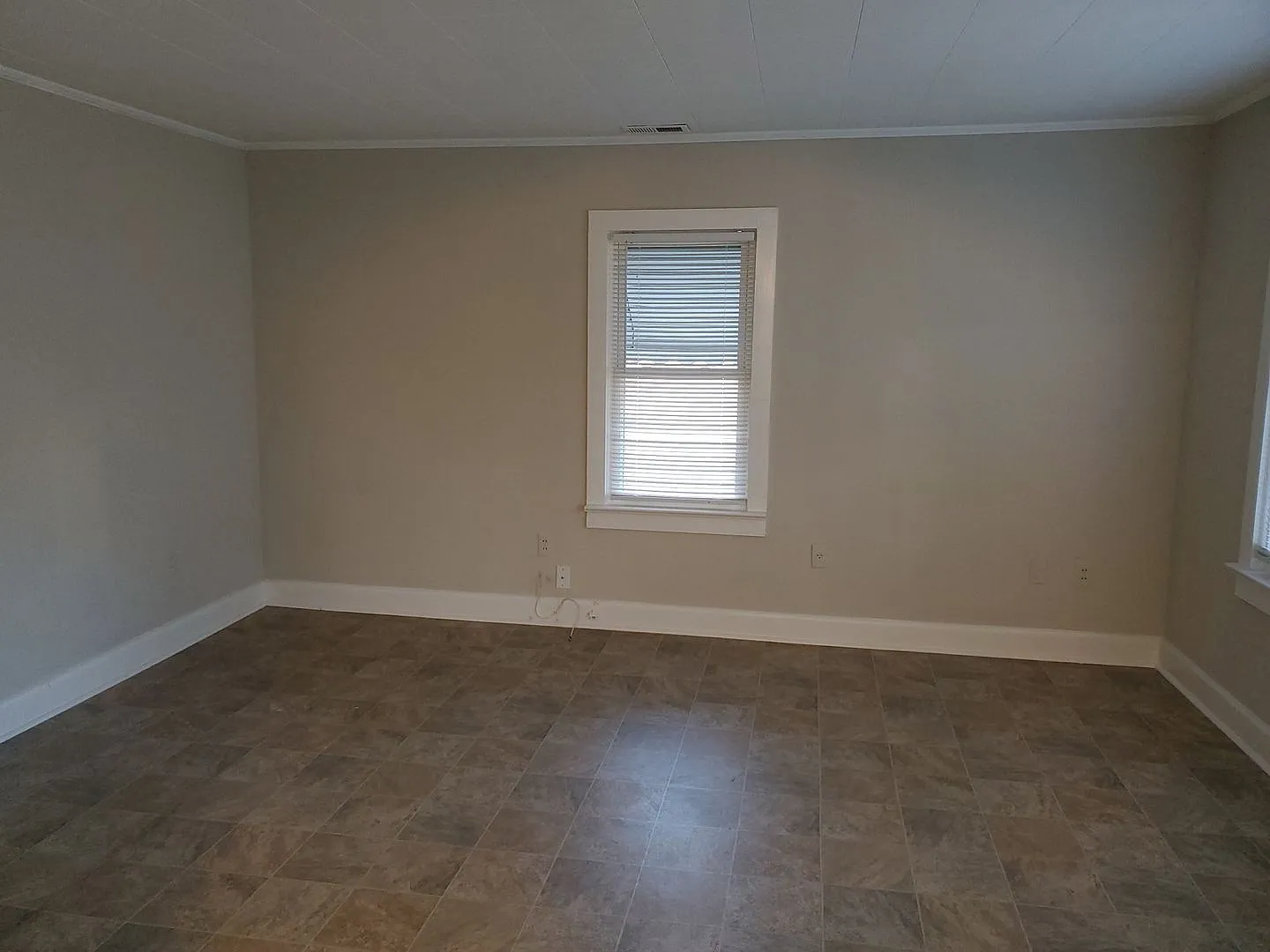 Charming 2-Bedroom Home for Rent — Photo 2