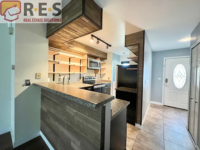 10104 W Dartmouth Ave — Photo 4