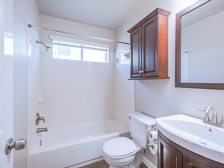 645 Fort Thomas Pl — Photo 7