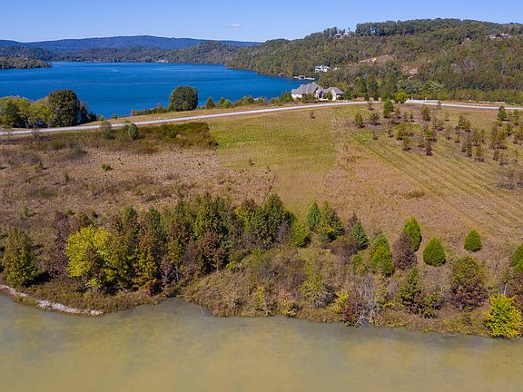 2nd image of Pointe Vista Dr