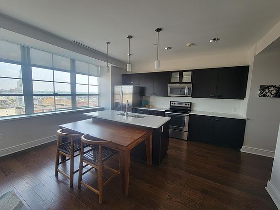 2nd image of 10 Lafayette Sq #1506