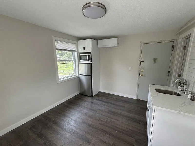 Studio, 1.0 bath, 182 sqft, $1,200 — Photo 1