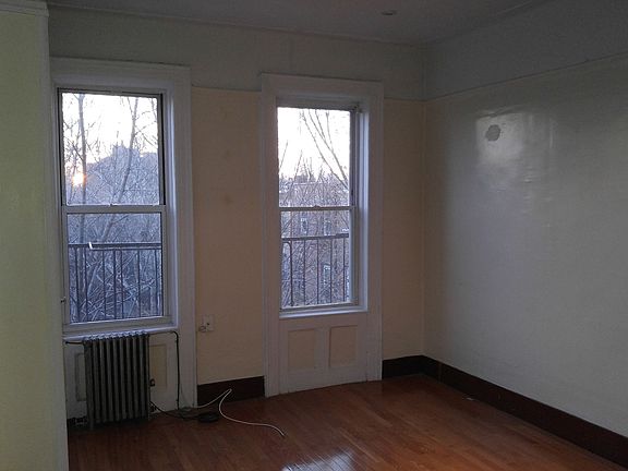 2nd image of 860 Marcy Ave APT 4