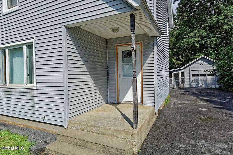 3rd image of 3152 N Thompson Street