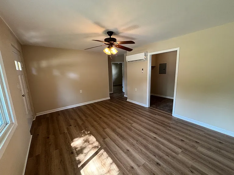 204 Westview Dr #B — Photo 3