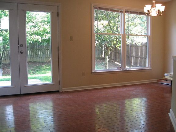 5th image of 3133 Glenwood Dr