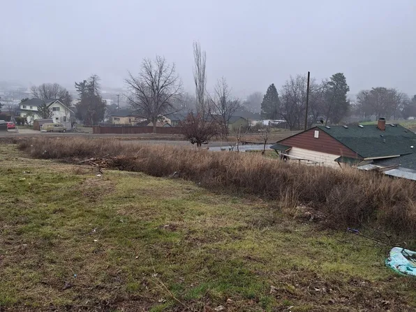 313 NW Crescent Ave, Sunnyside, WA 98944