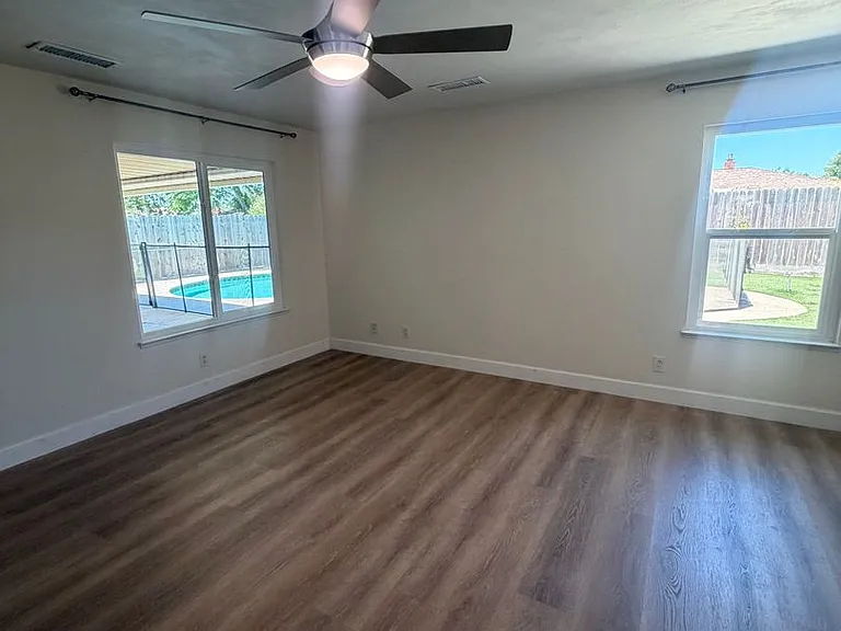 2568 Mayfair Ct — Photo 16