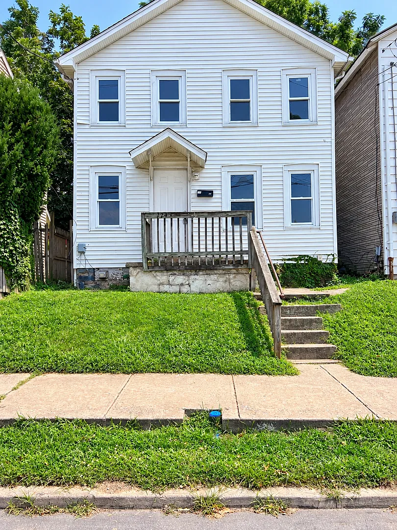 Newly Remodeled 3BR/1BA - 1st Floor | Section 8 Eligible — Photo 1