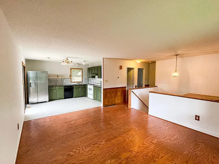 10 Miami Cir — Photo 6