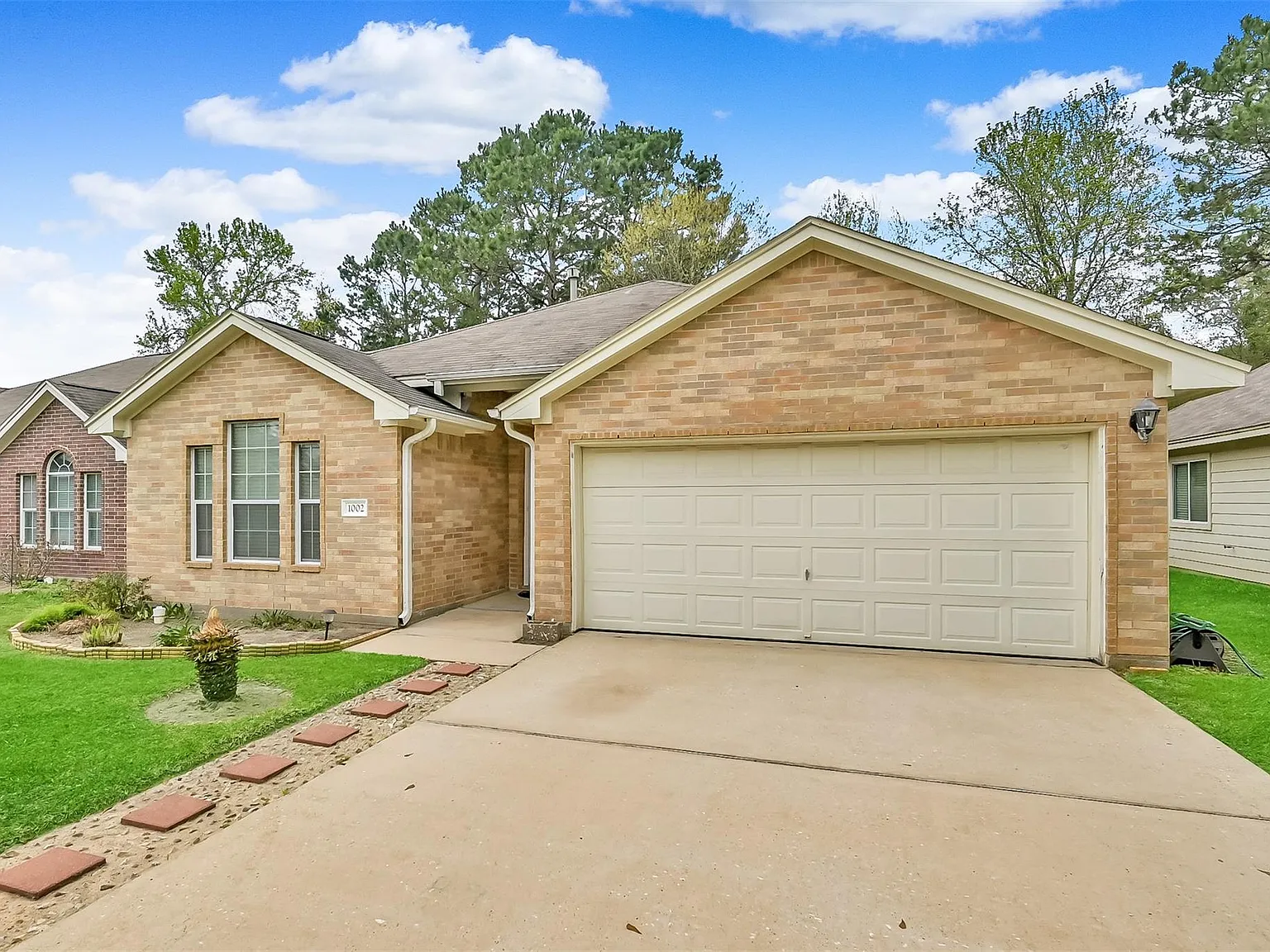 3 bed, 2.0 bath, 1245 sqft, $1,850 — Photo 3