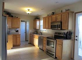 5th image of 709 Emerald Dr