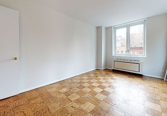 3rd image of 400 E 71st St APT 7B