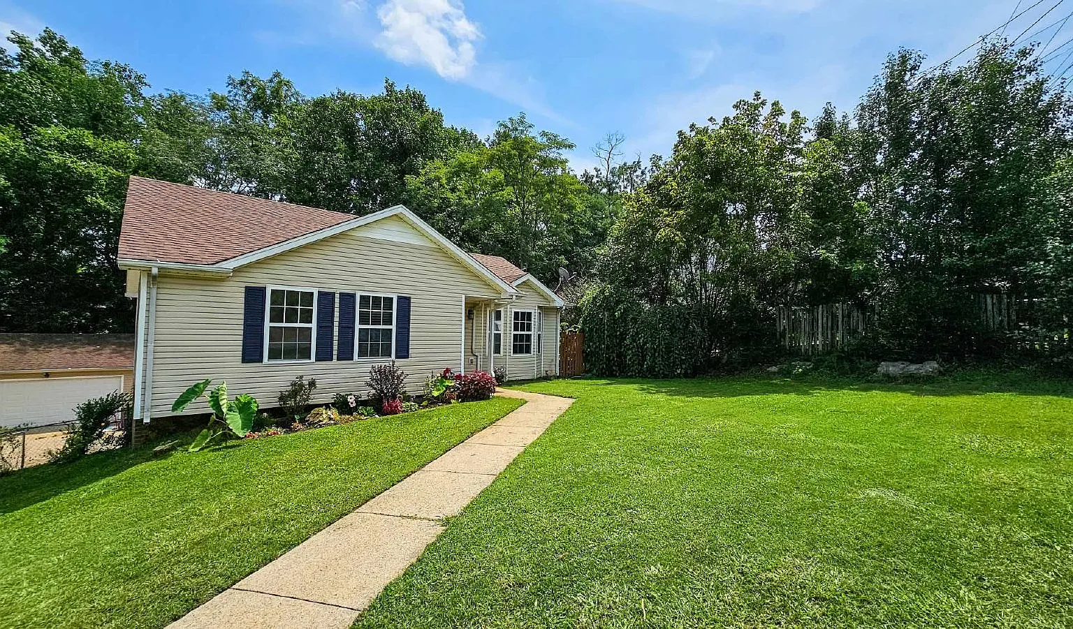 3 bed, 2.0 bath, 1673 sqft, $1,800 — Photo 3