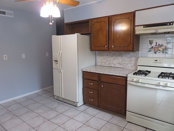 5th image of 4 Lincoln Ave E #2