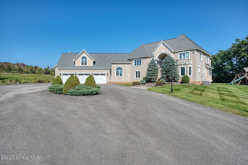 4th image of 1310 Currybush Road