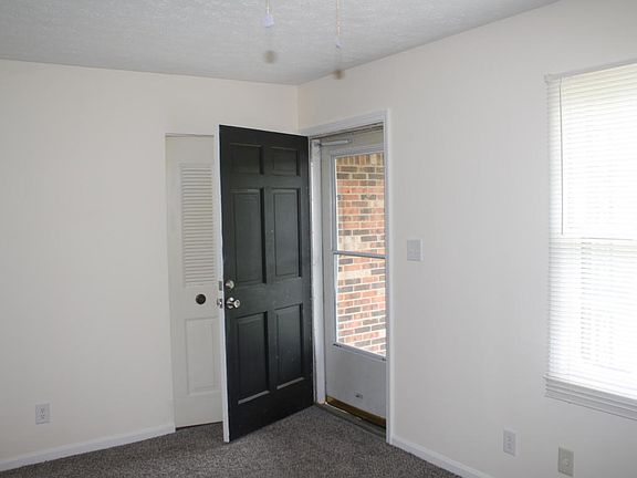 2nd image of 425 Eastview Dr