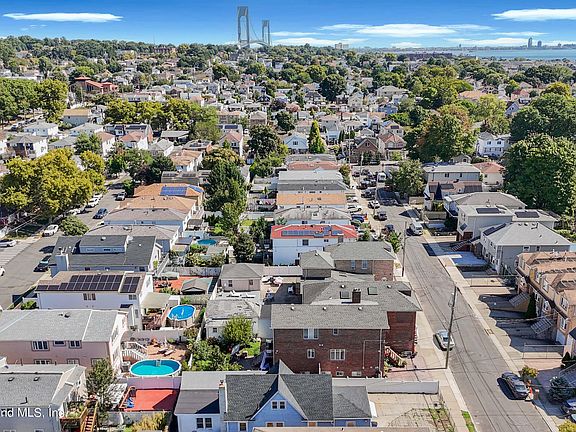 5th image of 45 Scott Ave