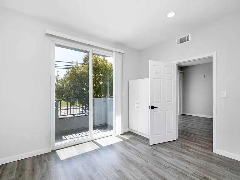 2820 Sawtelle Blvd — Photo 96