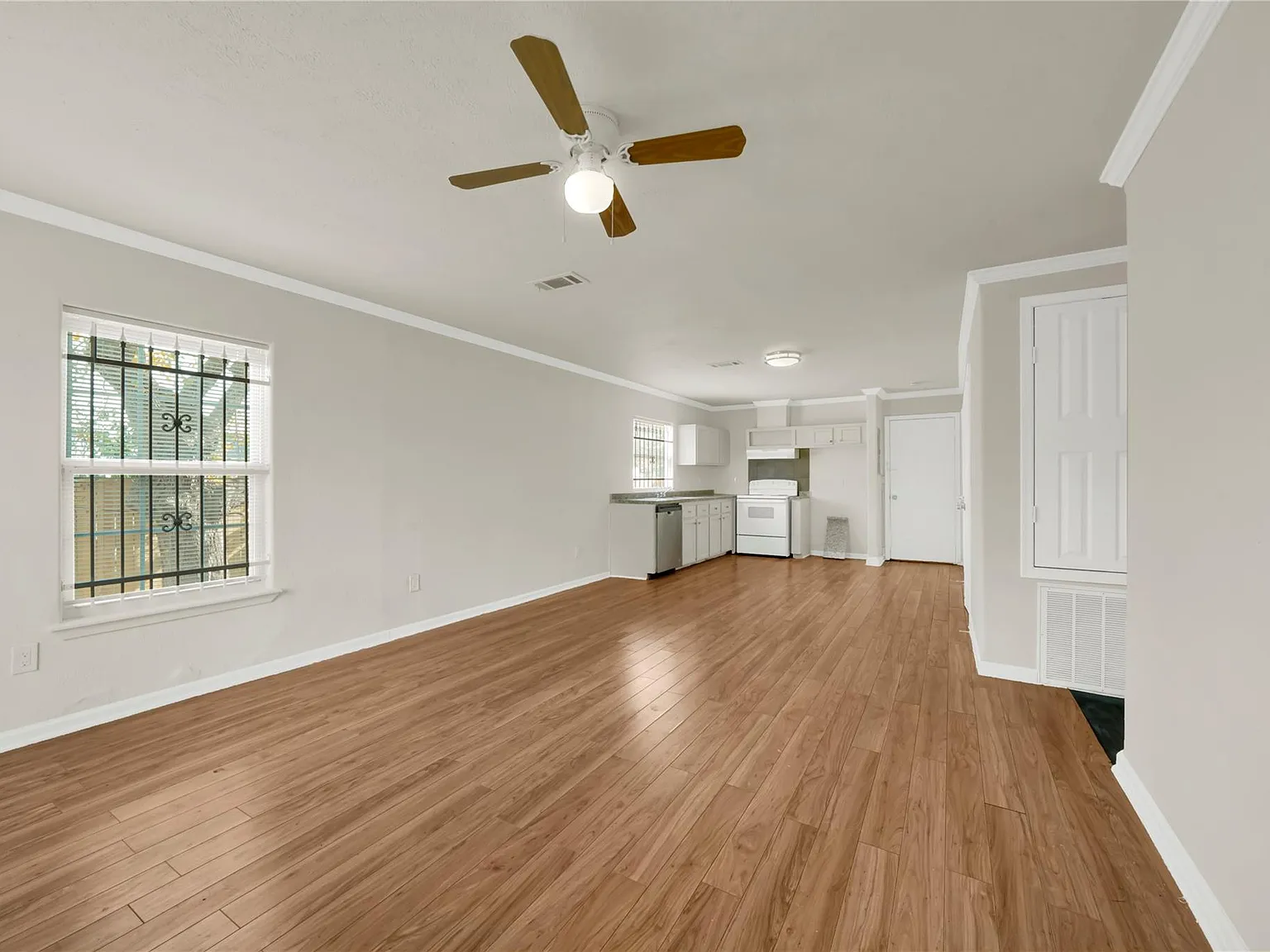 3 bed, 2.0 bath, $1,350 — Photo 2