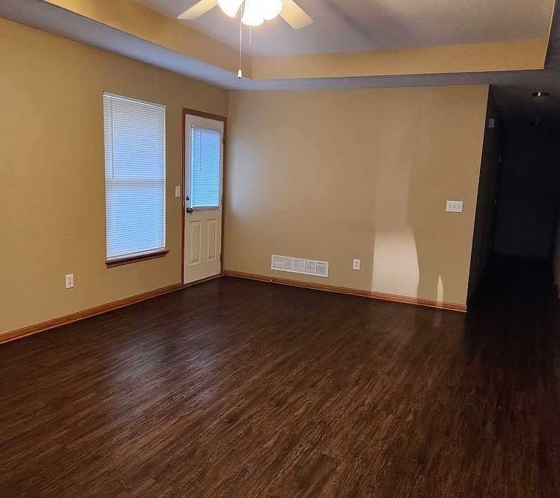 1st image of 405A SE Chelsey Ln