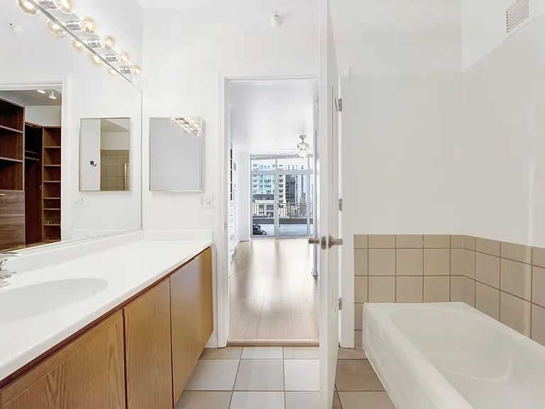 600 N Dearborn St #603 — Photo 16