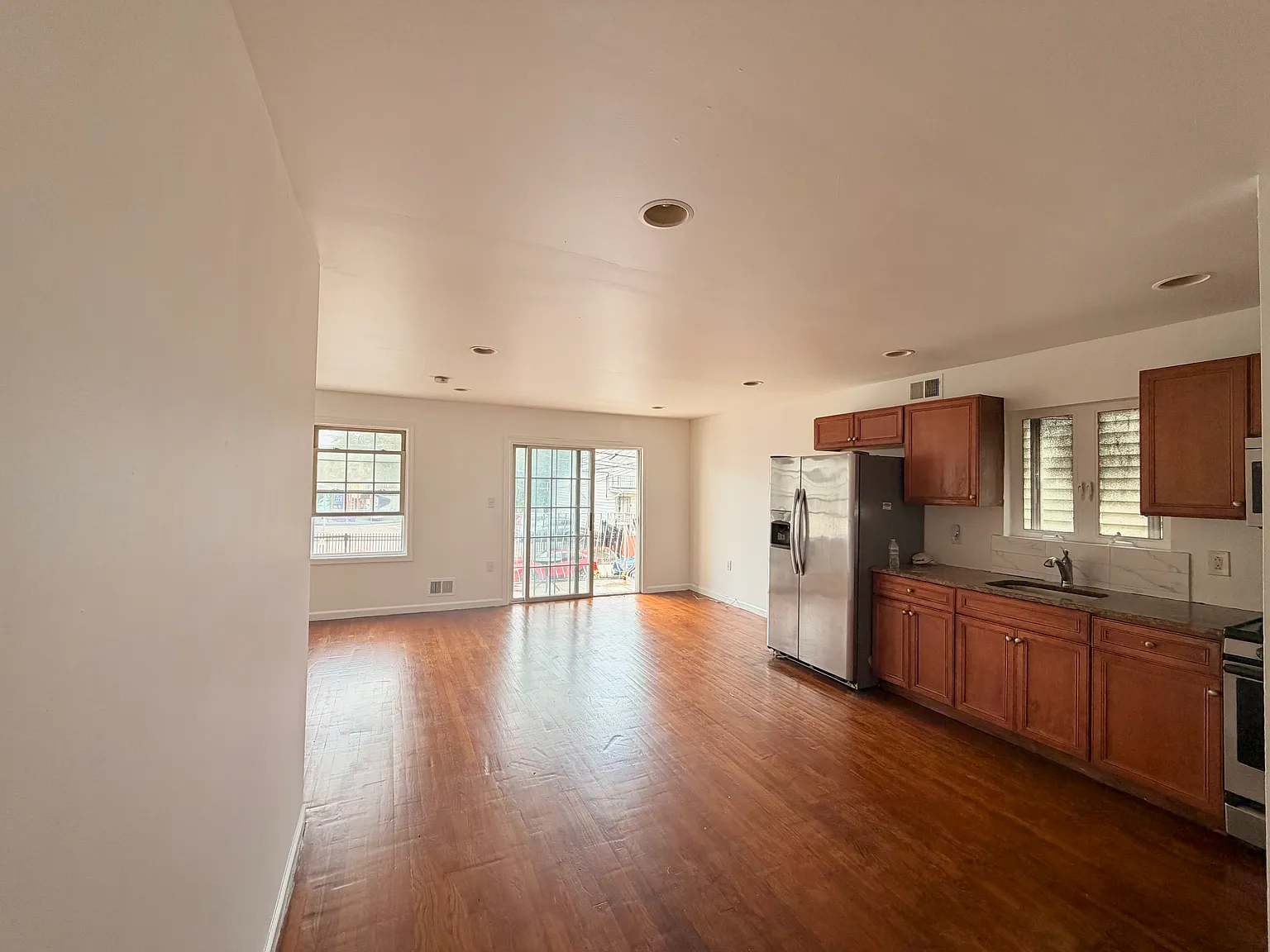3 bed, 1400 sqft, $2,850 — Photo 2