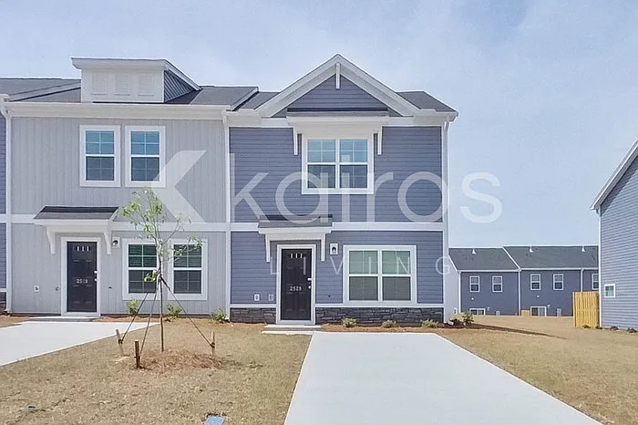 2529 Banyon Cir — Photo 1