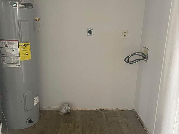 5th image of 408 Bainbridge Ct APT 11