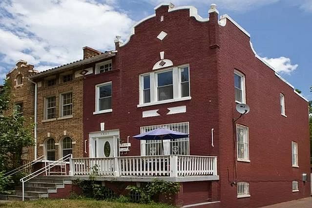 it's a corner house, so we get a lot of extra light from the side windows.