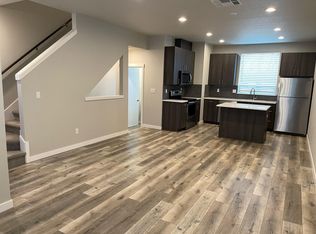 7610 SE Washington St, Portland, OR 97215