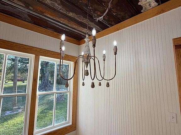 3rd image of 19565 Liberty Rd