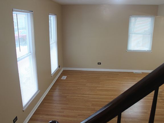 5th image of 302 Fruitwood Dr