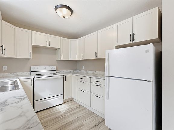 5th image of 115 W 4th St