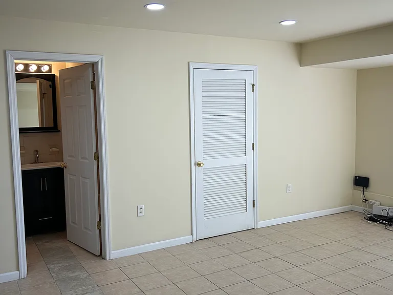 1070 Lafayette St #1 — Photo 4