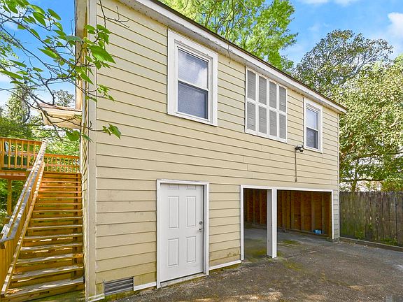 2nd image of 835 Iris St