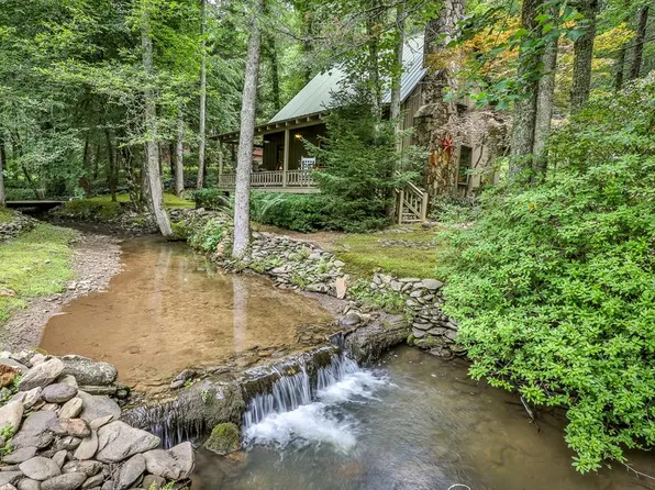 141 Barnes Creek Dr, Ellijay, GA 30540