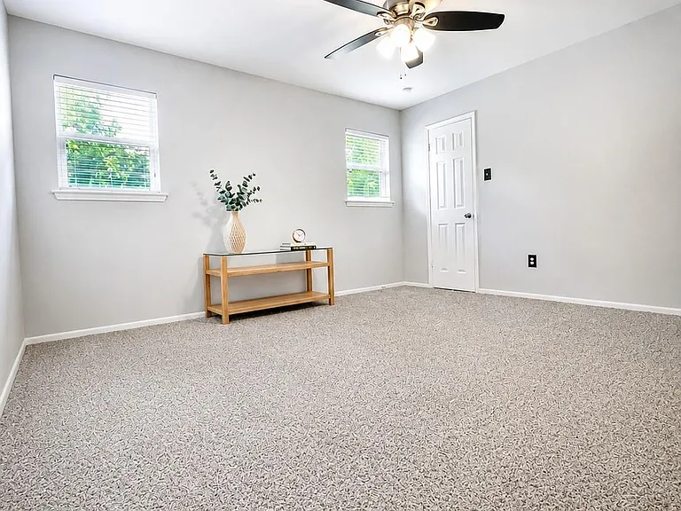 14011 Wickersham Ln — Photo 16