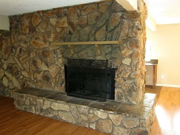 5th image of 5560 Surrey Ln