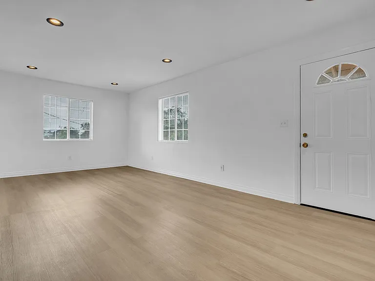 1672 N Soto St — Photo 10