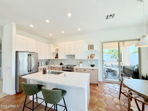 3929 E CARTER Drive, Phoenix, AZ 85042