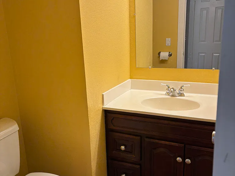 1049 Burnham Dr — Photo 14