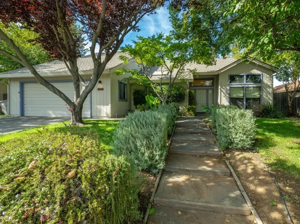 107 Almond Dr, Winters, CA 95694